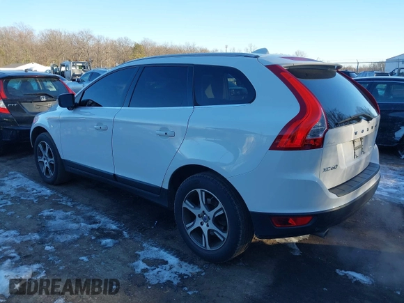 2013 Volvo XC60 T6 z VIN YV4902DZ1D2370635, wystawiony jako IAAI lot #41314514 z przebiegiem 171 696 mil mil oraz . Historia ofert i sprzedaży dostępna na DreamBid. Obrazek 3.
