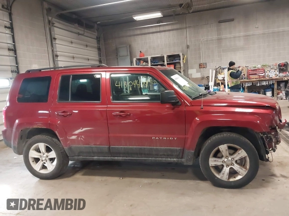 2016 Jeep Patriot High Altitude Edition with VIN 1C4NJRFB5GD685731, listed as a IAAI auction lot 41804474 with 125,184 mi miles. Bid and sale history available at carsss.com. Image 13.