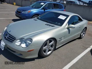 2003 Mercedes-Benz SL 500 z VIN WDBSK75F73F010338, wystawiony jako IAAI lot #42358972 z przebiegiem 81 714 mil mil oraz . Historia ofert i sprzedaży dostępna na DreamBid. Obrazek 2.