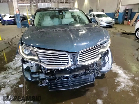 2016 Lincoln MKX Reserve z VIN 2LMPJ8LRXGBL50894, wystawiony jako Copart lot #45586175 z przebiegiem 106 821 mil mil oraz Czysty tytuł • Clean title. Historia ofert i sprzedaży dostępna na DreamBid. Obrazek 14.