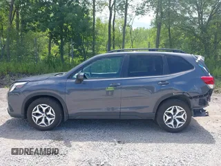 2024 Subaru Forester Premium with VIN JF2SKADC8RH489132, listed as a IAAI auction lot 39957863 with 8,014 mi miles. Bid and sale history available at carsss.com. Image 14.