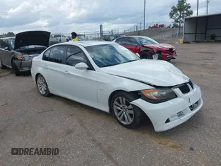 2006 BMW 3 Series 325i z VIN WBAVB175X6NK31827, wystawiony jako IAAI lot #41920464 z przebiegiem 174 885 mil mil oraz . Historia ofert i sprzedaży dostępna na DreamBid. Obrazek 1.