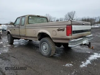1993 Ford F-250 with VIN 1FTHX26M7PKA39302, listed as a Copart auction lot 43181105 with 274,377 mi miles and Salvage Title. Bid and sale history available at carsss.com. Image 2.