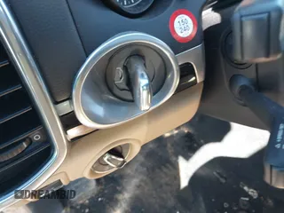 2018 Porsche Cayenne z VIN WP1AA2A2XJKA07829, wystawiony jako IAAI lot #41681207 z przebiegiem Nie podano mil oraz . Historia ofert i sprzedaży dostępna na DreamBid. Obrazek 11.