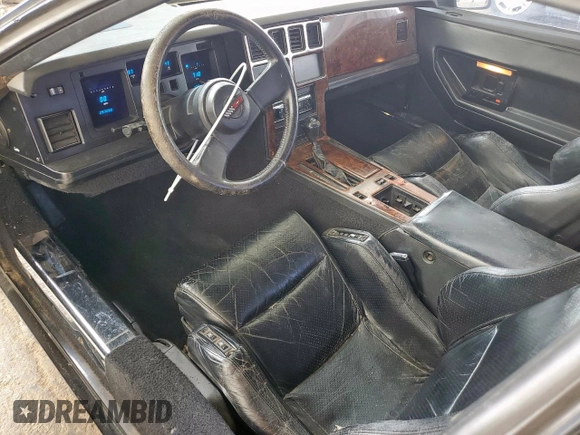 1988 Chevrolet Corvette z VIN 1G1YY2185J5122359, wystawiony jako Copart lot #59104315 z przebiegiem 93 088 mil mil oraz Czysty tytuł • Clean title. Historia ofert i sprzedaży dostępna na DreamBid. Obrazek 8.