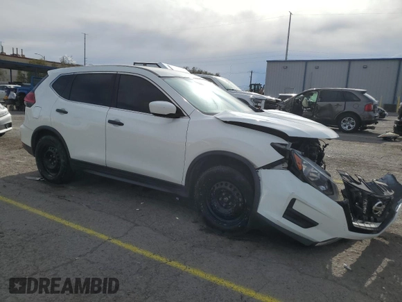 2017 Nissan Rogue SV z VIN JN8AT2MT2HW137529, wystawiony jako Copart lot #51521195 z przebiegiem 125 607 mil mil oraz Szkoda całkowita • Salvage title. Historia ofert i sprzedaży dostępna na DreamBid. Obrazek 4.