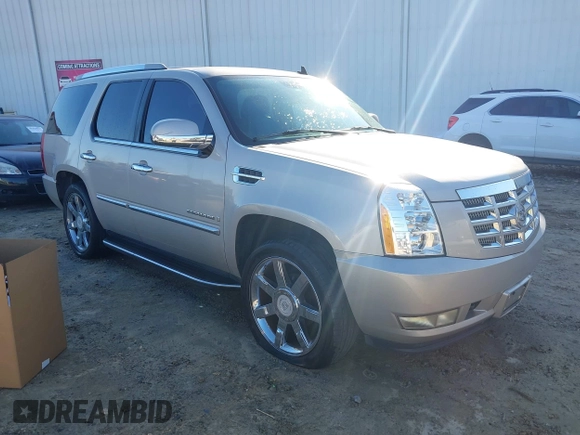 2008 Cadillac Escalade with VIN 1GYEC63808R179529, listed as a IAAI auction lot 41217012 with 244,299 mi miles. Bid and sale history available at carsss.com. Image 1.