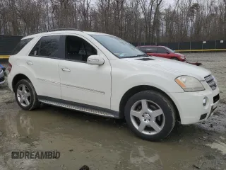 2008 Mercedes-Benz M 550 z VIN 4JGBB72E28A385552, wystawiony jako Copart lot #50704215 z przebiegiem 165 925 mil mil oraz Szkoda całkowita • Salvage title. Historia ofert i sprzedaży dostępna na DreamBid. Obrazek 4.