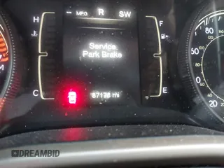 2016 Jeep Cherokee Altitude z VIN 1C4PJMCB6GW367931, wystawiony jako IAAI lot #42482796 z przebiegiem 87 178 mil mil oraz . Historia ofert i sprzedaży dostępna na DreamBid. Obrazek 16.