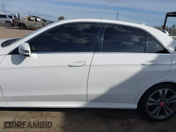 2014 Mercedes-Benz E 350 Sport z VIN WDDHF5KB7EA877606, wystawiony jako IAAI lot #41600100 z przebiegiem 99 682 mil mil oraz . Historia ofert i sprzedaży dostępna na DreamBid. Obrazek 15.
