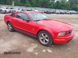 2008 Ford Mustang Deluxe with VIN 1ZVHT80N885141477, listed as a IAAI auction lot 42083598 with 183,647 mi miles. Bid and sale history available at carsss.com. Image 1.