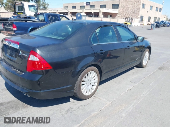 2012 Ford Fusion Hybrid z VIN 3FADP0L3XCR408261, wystawiony jako IAAI lot #42781210 z przebiegiem 281 961 mil mil oraz . Historia ofert i sprzedaży dostępna na DreamBid. Obrazek 4.