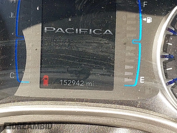2020 Chrysler Pacifica Touring with VIN 2C4RC1FG4LR135808, listed as a IAAI auction lot 42553096 with 152,942 mi miles and . Bid and sale history available at DreamBid. Image 15.