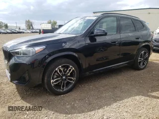 2023 BMW X1 xDrive28i z VIN WBX73EF08P5X91887, wystawiony jako Copart lot #68692424 z przebiegiem 15 971 mil mil oraz Tytuł czysty. Historia ofert i sprzedaży dostępna na DreamBid. Obrazek 1.