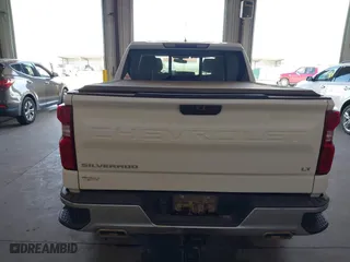 2019 Chevrolet Silverado 1500 LT with VIN 3GCUYDED1KG120689, listed as a IAAI auction lot 39880413 with 135 mi miles. Bid and sale history available at carsss.com. Image 16.
