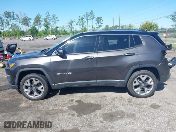2018 Jeep Compass Limited with VIN 3C4NJDCB8JT284845, listed as a IAAI auction lot 42049290 with 59,210 mi miles and . Bid and sale history available at carsss.com. Image 14.