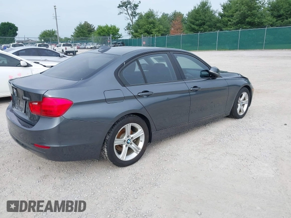 2014 BMW 3 Series 328i z VIN WBA3A5C58EP600887, wystawiony jako IAAI lot #42511539 z przebiegiem 137 055 mil mil oraz . Historia ofert i sprzedaży dostępna na DreamBid. Obrazek 4.