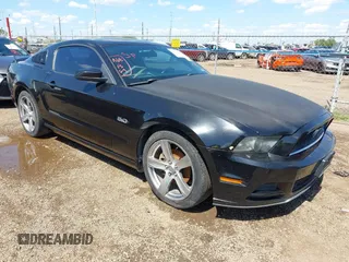 2013 Ford Mustang V6 z VIN 1ZVBP8AM3D5244879, wystawiony jako IAAI lot #42210809 z przebiegiem Nie podano mil oraz . Historia ofert i sprzedaży dostępna na DreamBid. Obrazek 1.