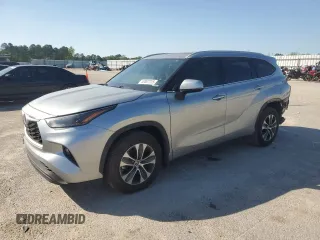 2022 Toyota Highlander XLE z VIN 5TDGZRBH8NS225766, wystawiony jako Copart lot #52007235 z przebiegiem 88 505 mil mil oraz Czysty tytuł • Clean title. Historia ofert i sprzedaży dostępna na DreamBid. Obrazek 1.