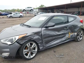 2012 Hyundai Veloster w/Gray Int z VIN KMHTC6AD3CU069427, wystawiony jako IAAI lot #42292476 z przebiegiem 166 960 mil mil oraz . Historia ofert i sprzedaży dostępna na DreamBid. Obrazek 6.