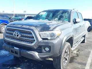 2017 Toyota Tacoma SR5 with VIN 3TMDZ5BN6HM013986, listed as a IAAI auction lot 41418609 with 101,924 mi miles. Bid and sale history available at carsss.com. Image 17.