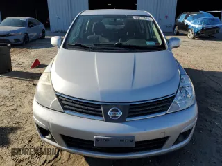 2009 Nissan Versa S z VIN 3N1BC13E89L408407, wystawiony jako Copart lot #49131445 z przebiegiem 116 707 mil mil oraz Szkoda całkowita • Salvage title. Historia ofert i sprzedaży dostępna na DreamBid. Obrazek 5.