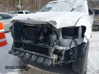 2019 Toyota Tacoma SR z VIN 5TFCZ5AN9KX178090, wystawiony jako IAAI lot #41155337 z przebiegiem 115 265 mil mil oraz . Historia ofert i sprzedaży dostępna na DreamBid. Obrazek 6.