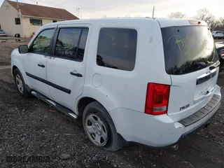 2009 Honda Pilot LX with VIN 5FNYF48239B051599, listed as a IAAI auction lot 41889469 with 999,999 mi miles. Bid and sale history available at carsss.com. Image 3.