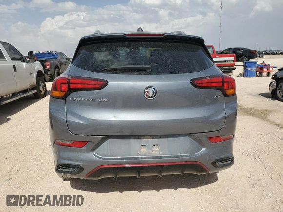 2022 Buick Encore GX Select z VIN KL4MMDSL2NB116455, wystawiony jako Copart lot #54959435 z przebiegiem 63 920 mil mil oraz Czysty tytuł • Clean title. Historia ofert i sprzedaży dostępna na DreamBid. Obrazek 6.
