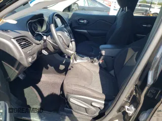 2019 Jeep Cherokee Latitude with VIN 1C4PJLCB5KD175253, listed as a Copart auction lot 52951055 with 75,552 mi miles and Non Repairable. Bid and sale history available at DreamBid. Image 7.