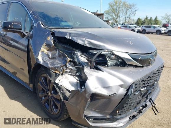 2022 Toyota Sienna XSE with VIN 5TDXRKEC2NS108482, listed as a IAAI auction lot 42061126 with 47,915 mi miles and . Bid and sale history available at DreamBid. Image 6.