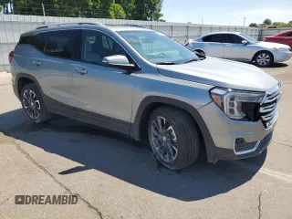2024 GMC Terrain SLT z VIN 3GKALPEG8RL401553, wystawiony jako Copart lot #55940685 z przebiegiem 5 934 mil mil oraz Szkoda całkowita • Salvage title. Historia ofert i sprzedaży dostępna na DreamBid. Obrazek 4.