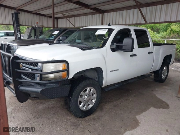 2011 Chevrolet Silverado 2500HD LT with VIN 1GC1KXCG5BF224042, listed as a IAAI auction lot 41960855 with 1 mi miles. Bid and sale history available at carsss.com. Image 2.