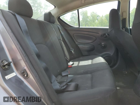 2016 Nissan Versa SV z VIN 3N1CN7AP0GL835261, wystawiony jako Copart lot #57330285 z przebiegiem 121 670 mil mil oraz Szkoda całkowita • Salvage title. Historia ofert i sprzedaży dostępna na DreamBid. Obrazek 10.