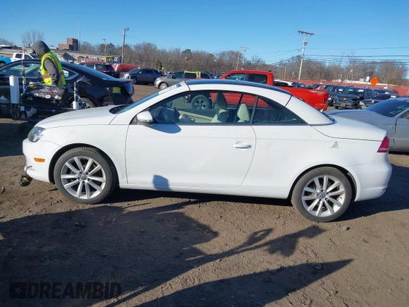 2015 Volkswagen Eos Komfort with VIN WVWBW8AH0FV001011, listed as a IAAI auction lot 41297299 with 81,444 mi miles and . Bid and sale history available at DreamBid. Image 14.