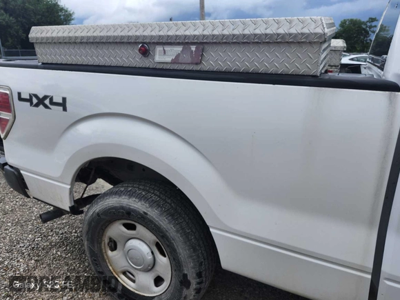 2010 Ford F-150 XL z VIN 1FTEX1EW7AFA89309, wystawiony jako IAAI lot #42802196 z przebiegiem 212 713 mil mil oraz . Historia ofert i sprzedaży dostępna na DreamBid. Obrazek 6.