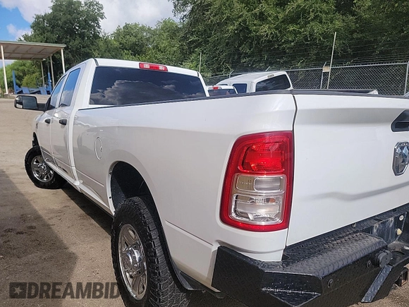 2022 Ram 2500 Tradesman with VIN 3C6UR5HL6NG155598, listed as a IAAI auction lot 42600127 with 123,453 mi miles and . Bid and sale history available at DreamBid. Image 9.