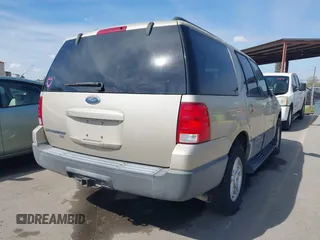 2005 Ford Expedition Special Service with VIN 1FMPU15595LA67565, listed as a IAAI auction lot 41723035 with 106,512 mi miles. Bid and sale history available at carsss.com. Image 4.
