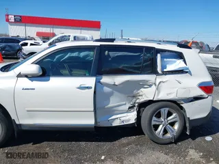 2012 Toyota Highlander Limited with VIN 5TDYK3EH2CS050221, listed as a IAAI auction lot 41663898 with 205,714 mi miles. Bid and sale history available at carsss.com. Image 6.