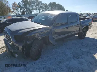 2020 Toyota Tacoma SR5 z VIN 3TMAZ5CN8LM134884, wystawiony jako Copart lot #81489954 z przebiegiem 76 102 mil mil oraz Szkoda całkowita • Salvage title. Historia ofert i sprzedaży dostępna na DreamBid. Obrazek 1.