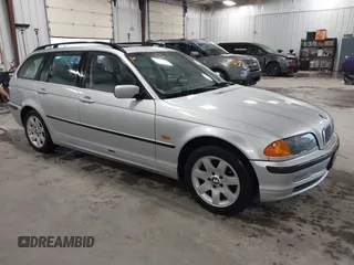 2001 BMW 3 Series z VIN WBAAW33441ET42474, wystawiony jako IAAI lot #42423546 z przebiegiem 215 947 mil mil oraz . Historia ofert i sprzedaży dostępna na DreamBid. Obrazek 1.