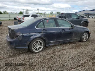 2013 Mercedes-Benz C 300 Sport z VIN WDDGF8AB6DR300385, wystawiony jako Copart lot #57798695 z przebiegiem 131 612 mil mil oraz Szkoda całkowita • Salvage title. Historia ofert i sprzedaży dostępna na DreamBid. Obrazek 3.