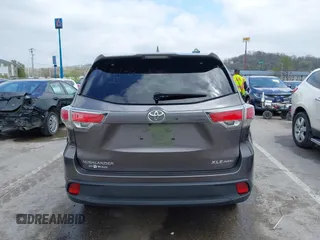 2016 Toyota Highlander XLE z VIN 5TDJKRFH6GS307941, wystawiony jako IAAI lot #42007858 z przebiegiem 70 272 mil mil oraz . Historia ofert i sprzedaży dostępna na DreamBid. Obrazek 16.