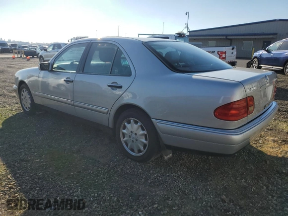 1998 Mercedes-Benz E 320 with VIN WDBJF25F7WA598665, listed as a Copart auction lot 83581624 with 131,537 mi miles and Clean Title. Bid and sale history available at DreamBid. Image 2.