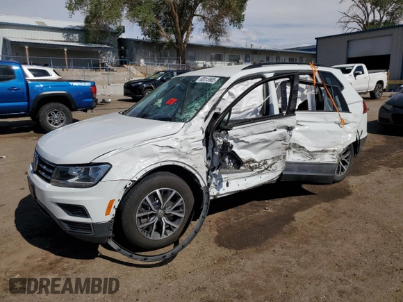 2021 Volkswagen Tiguan S z VIN 3VV1B7AX8MM065752, wystawiony jako Copart lot #62013905 z przebiegiem Nie podano mil oraz Szkoda całkowita • Salvage title. Historia ofert i sprzedaży dostępna na DreamBid. Obrazek 1.