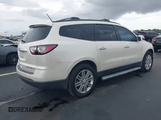 2015 Chevrolet Traverse LT z VIN 1GNKRGKD4FJ137234, wystawiony jako IAAI lot #42655806 z przebiegiem 60 871 mil mil oraz . Historia ofert i sprzedaży dostępna na DreamBid. Obrazek 4.