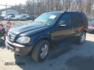 2005 Mercedes-Benz M-Class 3.7L with VIN 4JGAB57E05A537929, listed as a IAAI auction lot 41735013 with 175,695 mi miles. Bid and sale history available at carsss.com. Image 17.