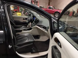 2023 Chrysler Pacifica Hybrid Limited with VIN 2C4RC1S74PR632658, listed as a IAAI auction lot 41862499 with 47,919 mi miles. Bid and sale history available at carsss.com. Image 5.