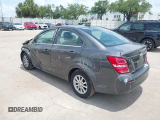 2017 Chevrolet Sonic LT z VIN 1G1JD5SH6H4125266, wystawiony jako IAAI lot #42354200 z przebiegiem 139 344 mil mil oraz . Historia ofert i sprzedaży dostępna na DreamBid. Obrazek 3.