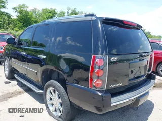 2014 GMC Yukon Denali z VIN 1GKS1EEF0ER217152, wystawiony jako IAAI lot #42269157 z przebiegiem 196 023 mil mil oraz . Historia ofert i sprzedaży dostępna na DreamBid. Obrazek 3.